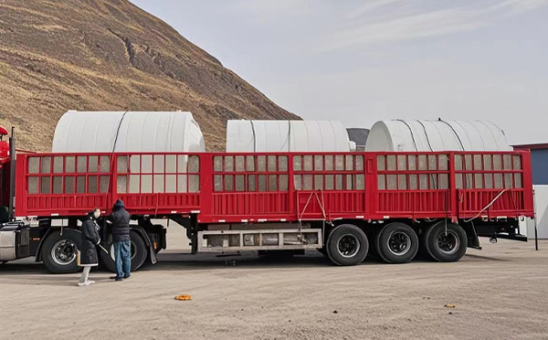 宁夏塑料桶装车完毕准备运输中
