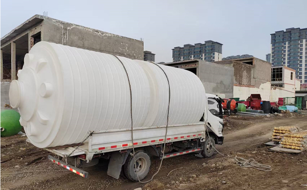 PE宁夏塑料大桶运输中