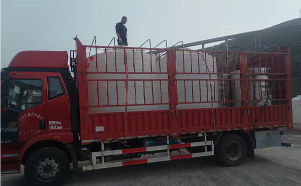 宁夏立式运输桶安排发货现场